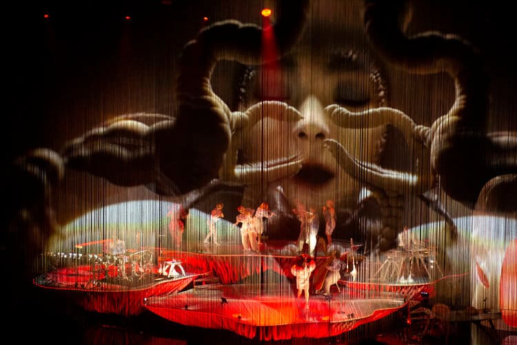 bjork_tour_set_02