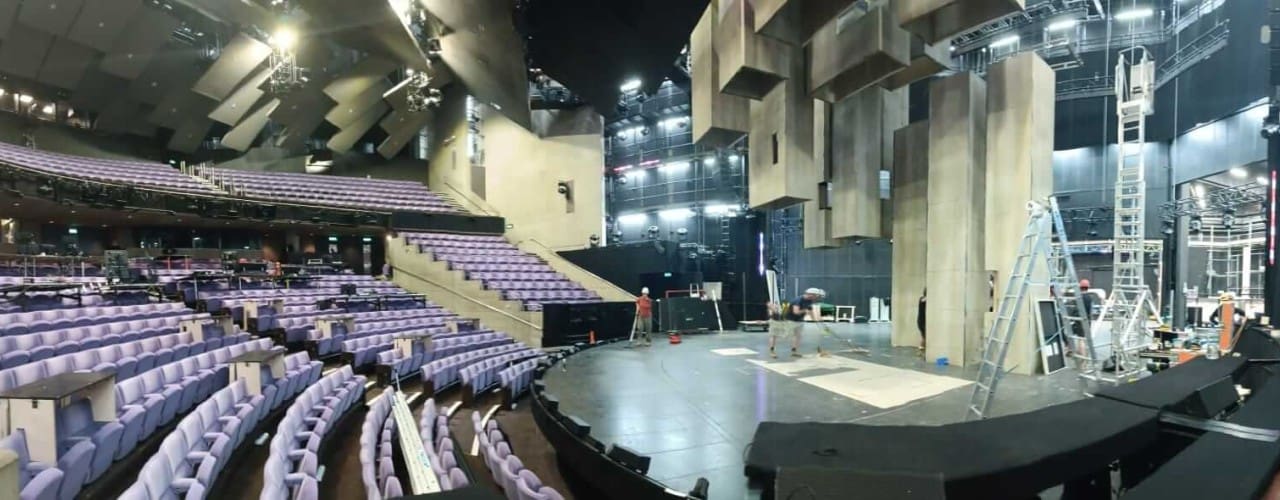 how-theatre-set-builders-work-with-directors-to-achieve-creative-vision
