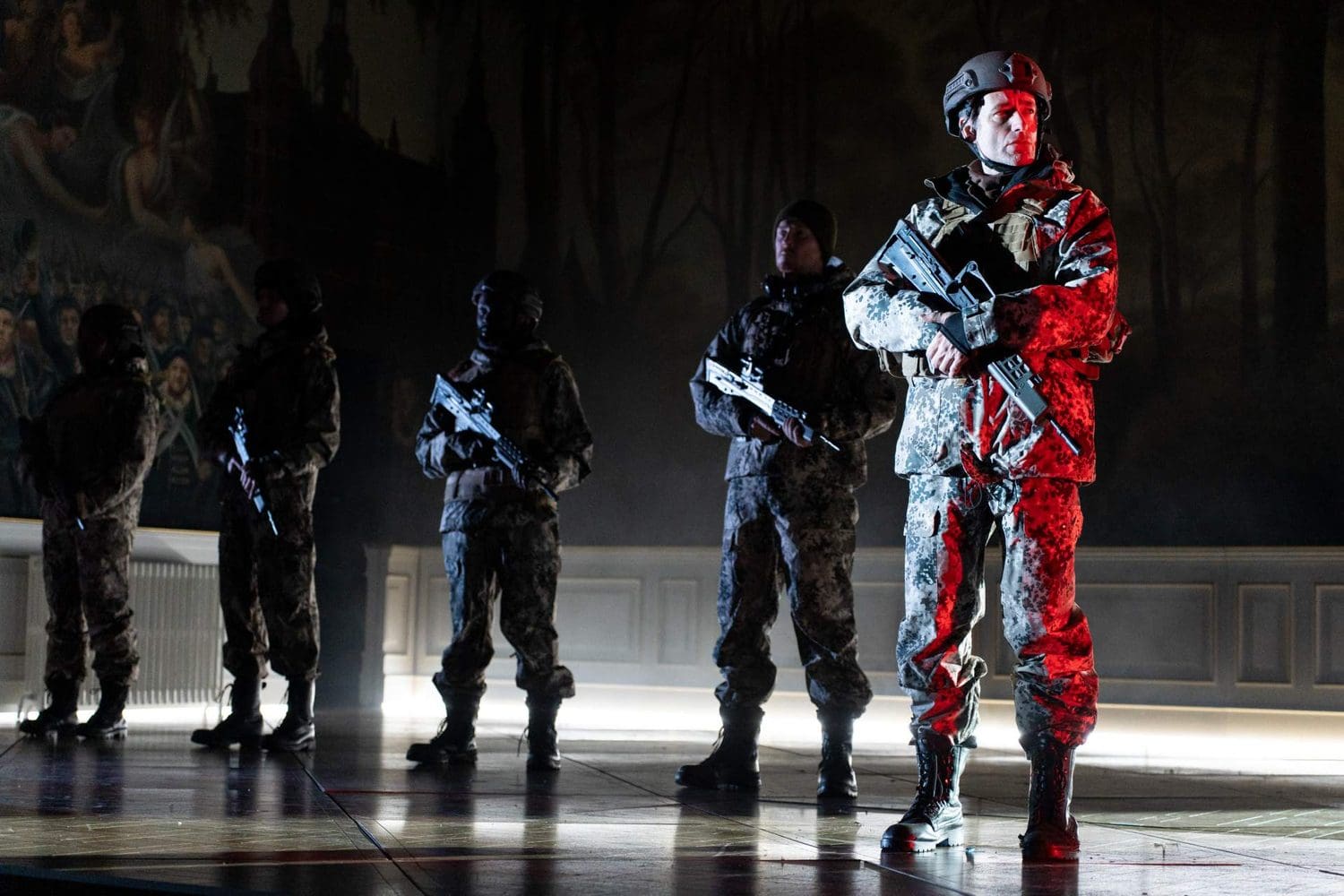 phil-cheadle-hamlet-national-theatre-c-sam-taylor
